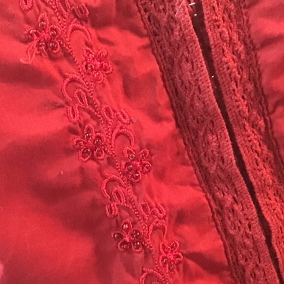 Red cotton embroidered and beaded blouse (M) - Picture 3 of 13